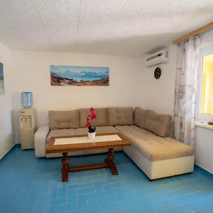 apartments-pavic-vir.hotelinzadar.com/